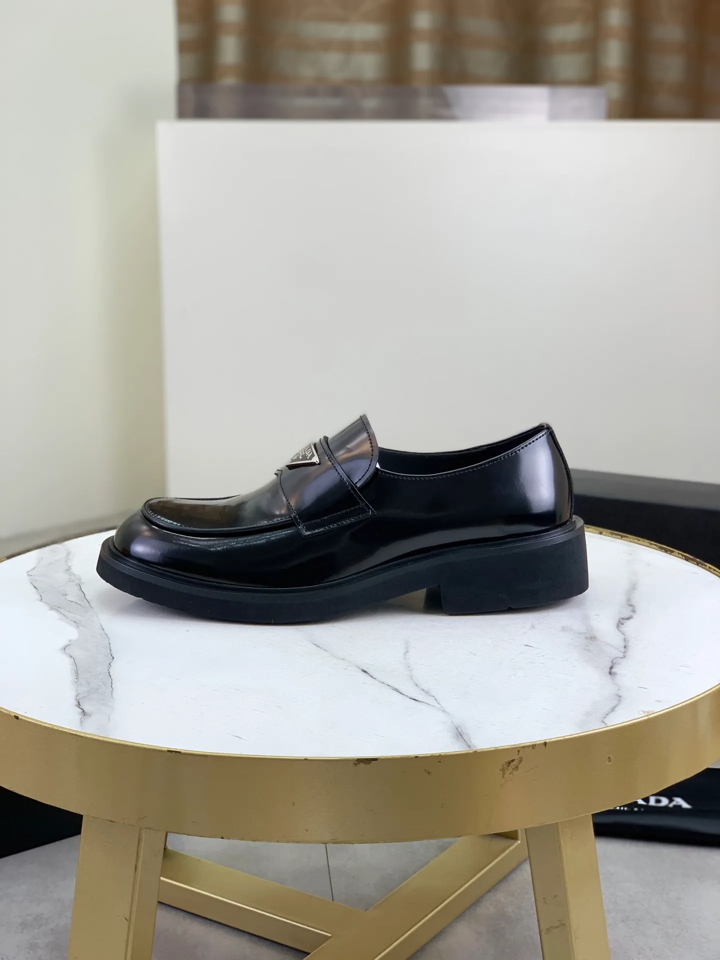 Factory price P840 💰Original quality, top version🔱 ＰＲＡＤＡPrada. Men's business casual leather shoes, top quality cow leather. 1:1 shipment ⬆️Luxurious and noble, all made of imported original first-layer fine suede cowhide, just to create a more comfortable wearing experience. Upper: original comfortable open-edge bead-rubbed calfskin ➕Top imported water-dyed full cow lining, original high-end lightweight and comfortable TPU combination bottom ✔️Code number: 39-44 (38 45 Can be customized)